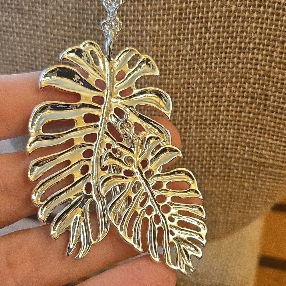 Chloe Isabel Palma Long Pendant Necklace - Picture 3 of 7